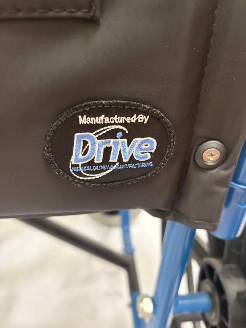 Drive DeVillbiss 自走用車椅子　ブレーキ付き　折り畳み　介護　青