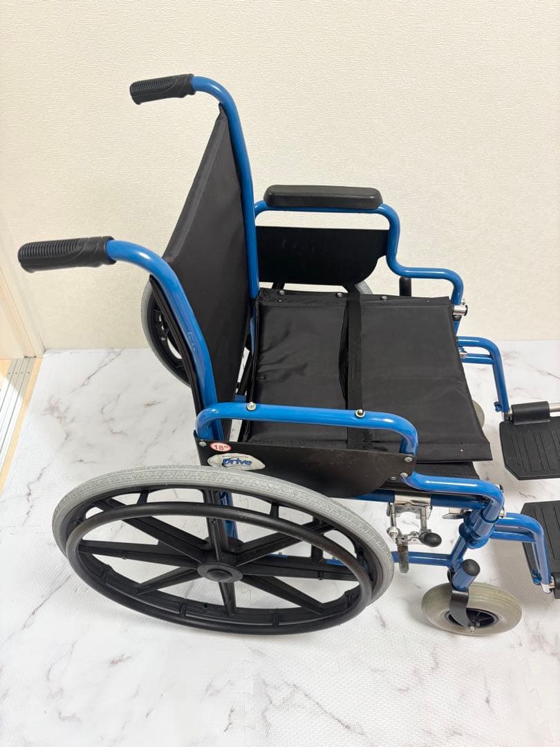 Drive DeVillbiss 自走用車椅子　ブレーキ付き　折り畳み　介護　青