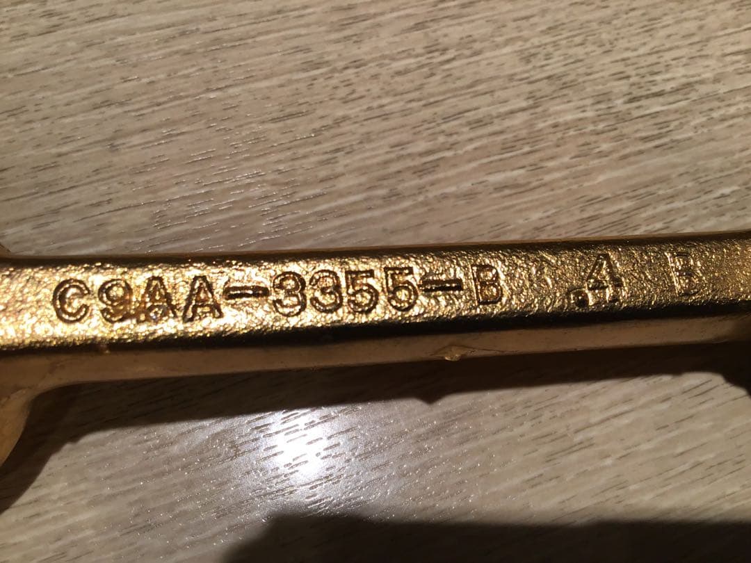 金色のアート用パーツ1969年金メッキフォード置物