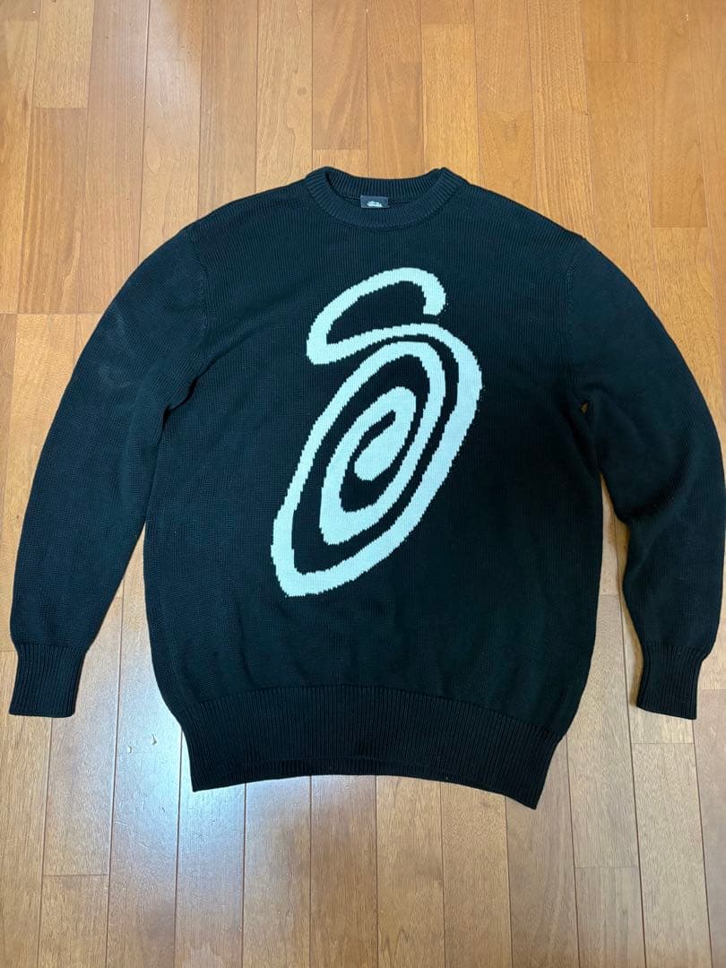 ストゥーシーニットセーター