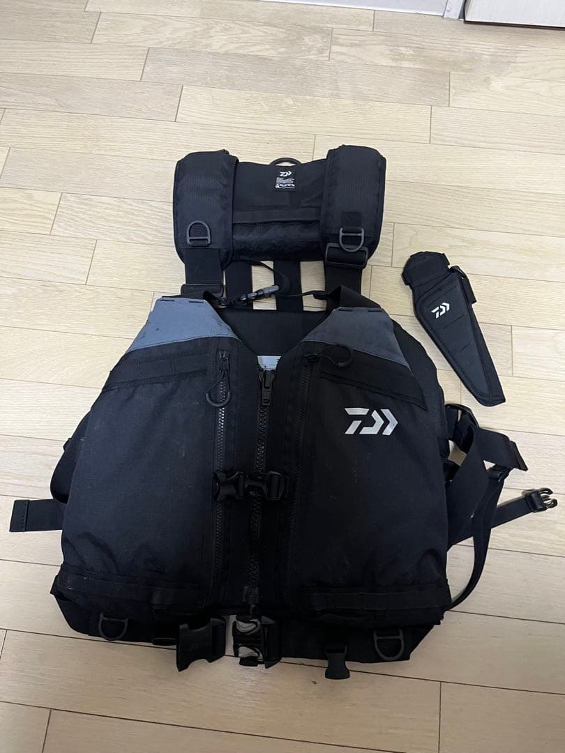 Daiwa ブラックライフジャケット