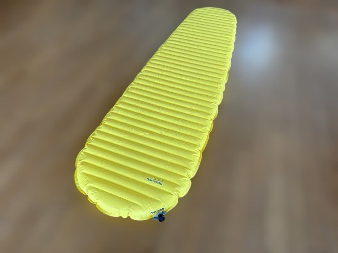 THERMAREST： Neo Air X ライト（マットレス、修理キット付き）