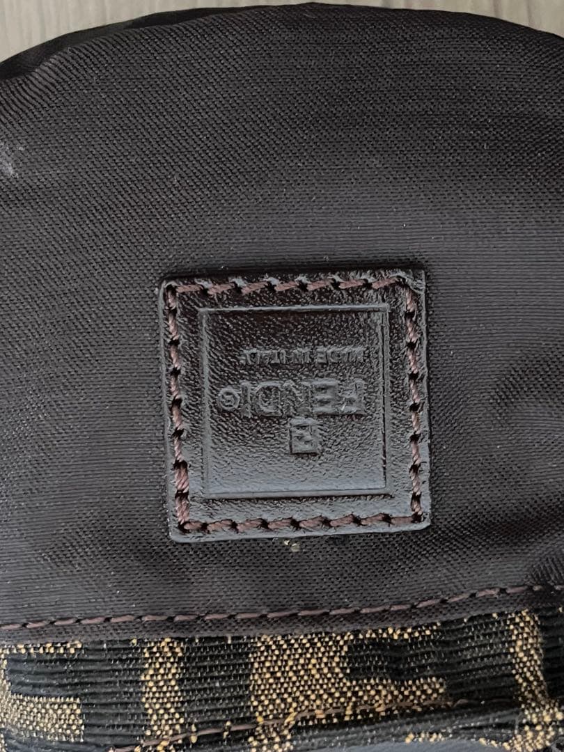 FENDI フェンディ　ミニクロワッサン ハンドポーチ