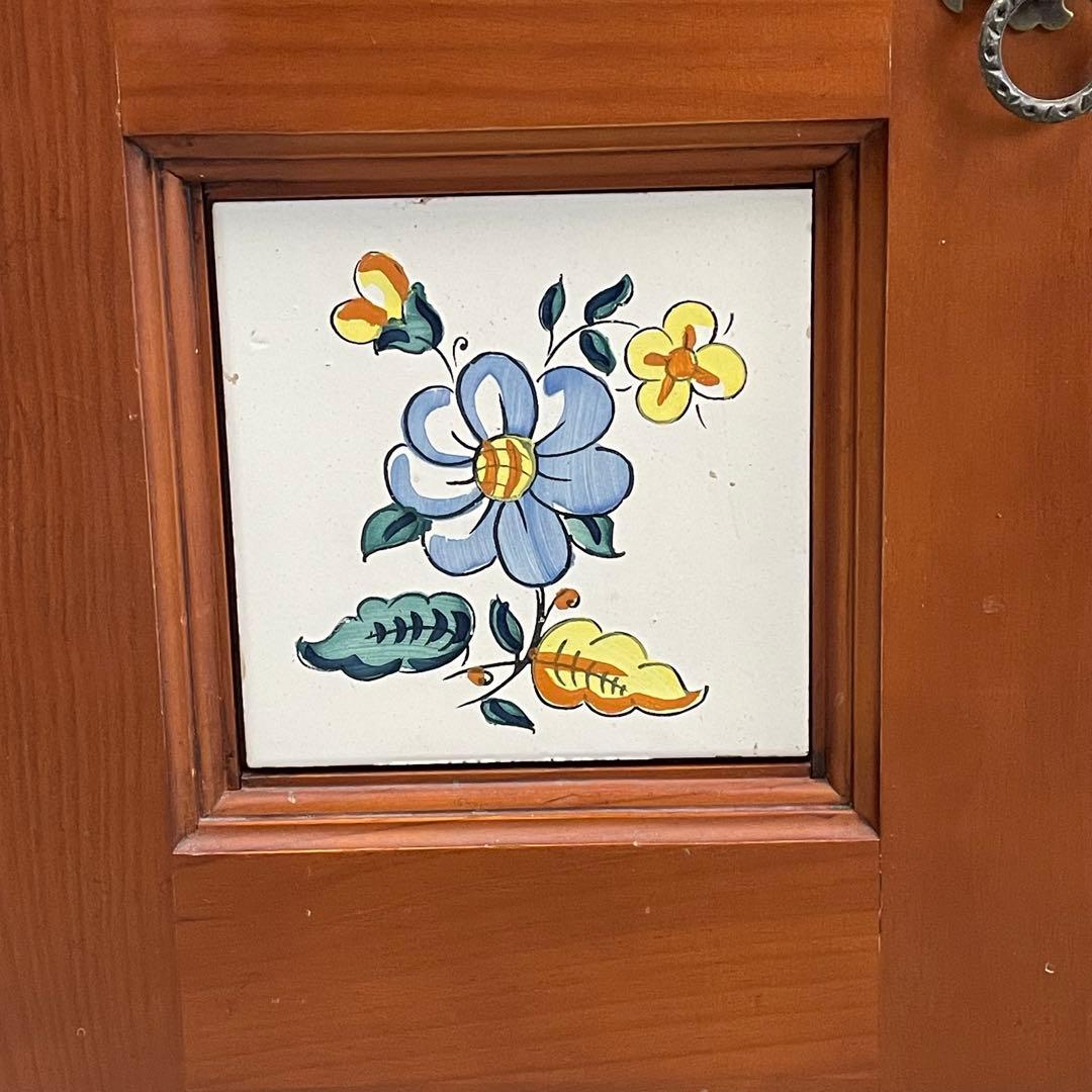 南欧風 タイルキャビネット 花柄 バレンシア調 サイドボード 収納家具