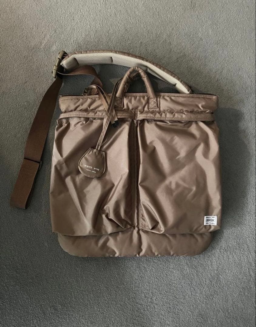 HYKE✖PORTER コラボのヘルメットバック　ベージュ