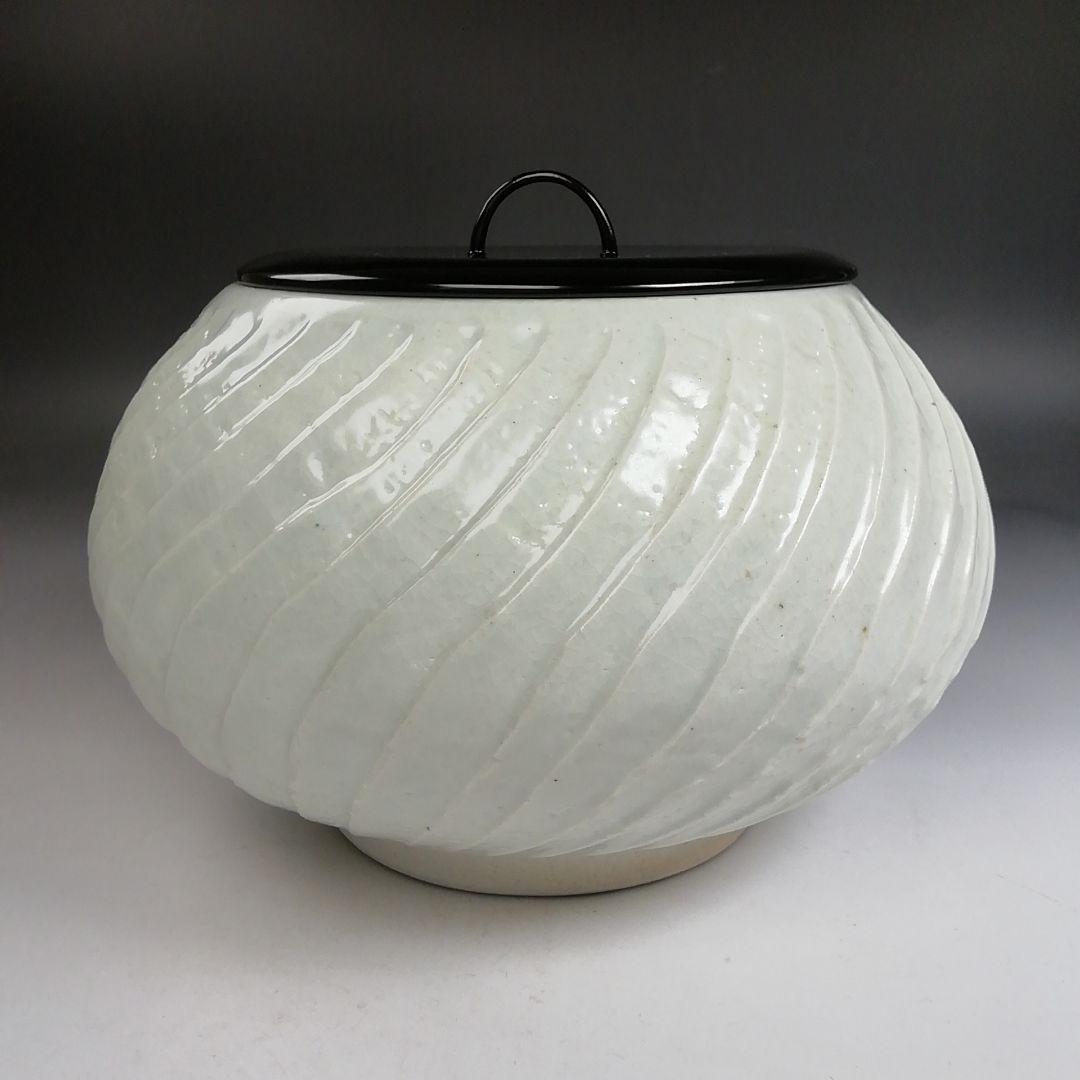 Ｗ２３５　水指　『白磁シノギ　水指』『森岡嘉祥 造』　共箱　茶道具