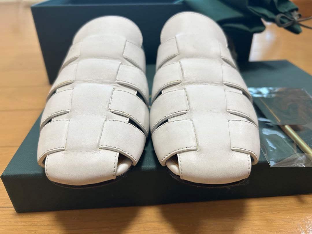 Church's ホワイト レザー ミュール　サンダル チャーチ miumiu