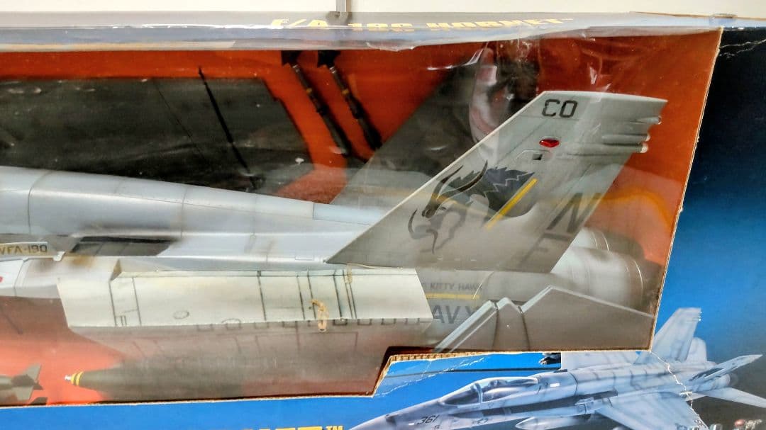 ELITEエリート 1/18 　F18Cホーネット模型