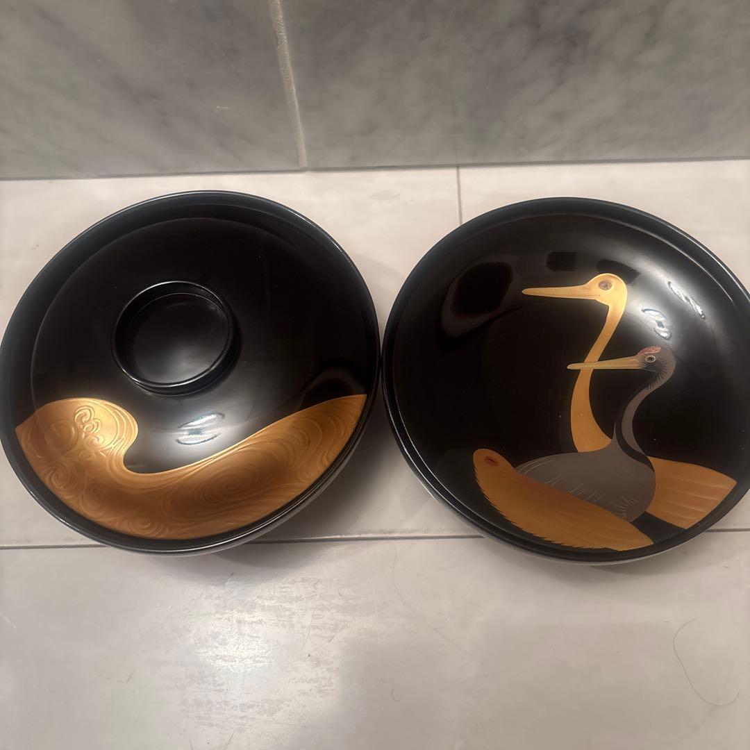 分厚い金彩で日本画のように美しい鶴の絢爛豪華な木製輪島漆塗りお椀2客