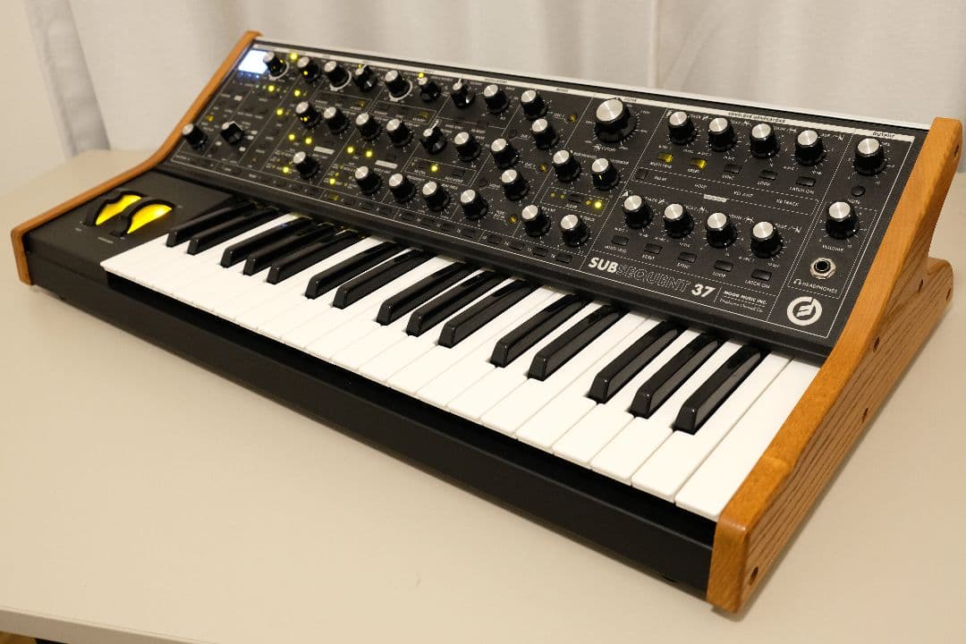 Moog Subsequent 37 — アナログ・シンセサイザー