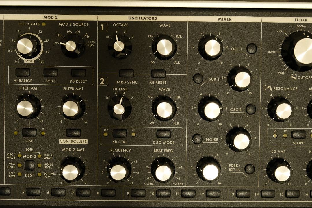 Moog Subsequent 37 — アナログ・シンセサイザー