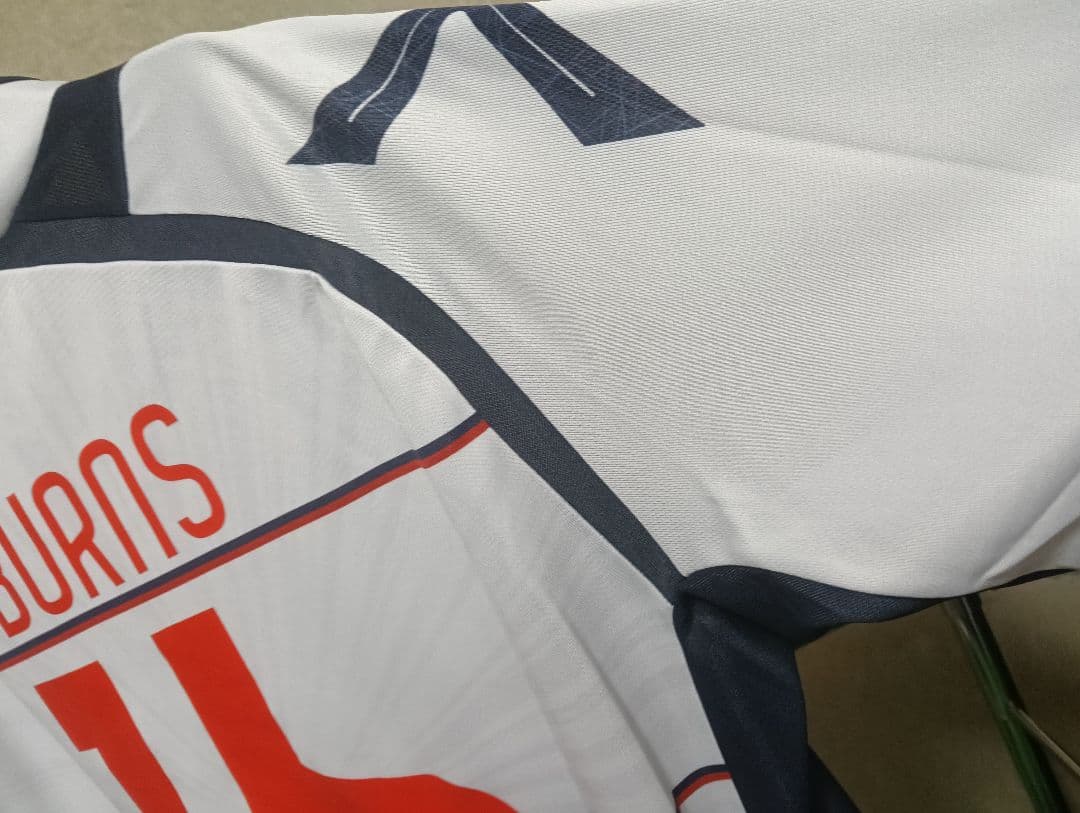 【激レア・美品】 FC東京 ネイサン・バーンズ サイン入り2016Aユニフォーム