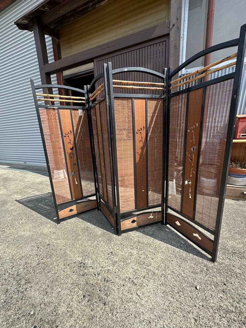 古いオシャレな衝立です。4つ折り 高さ120㌢　4枚幅160㌢（40㌢/1枚）