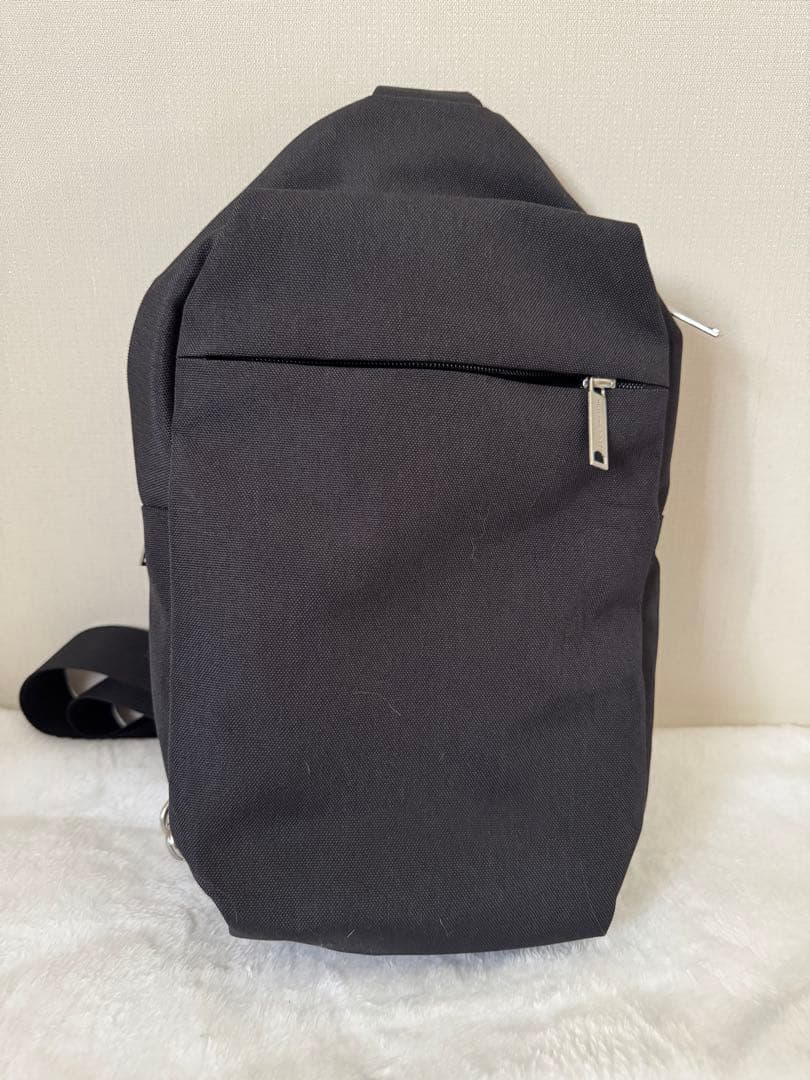 marimekko ブラック ボディバッグ