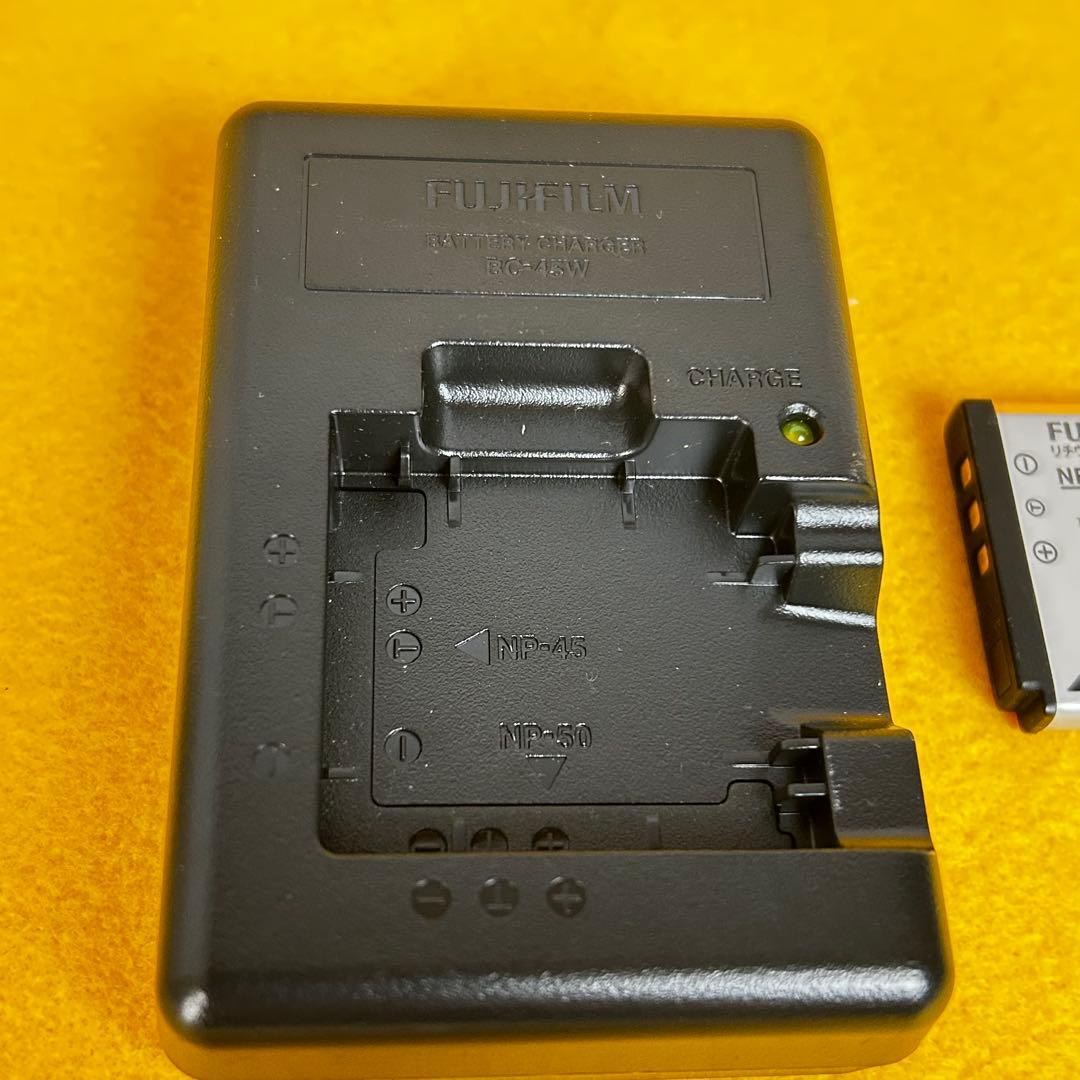 FUJIFILM FinePix F50fd シルバー 動作確認済み