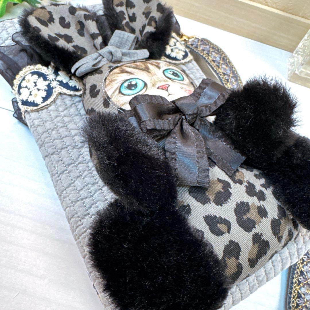 H*U様 ハンドメイド♡インド刺繍×ヌビザバ猫ブルーアイうさぎ着ぐるみサコッシュ