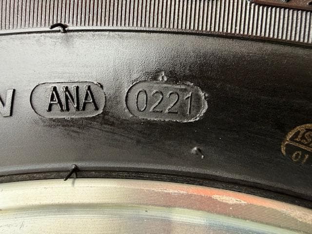 専用　希少!!トヨタ センチュリー 純正 キャップ付き 225/60R16