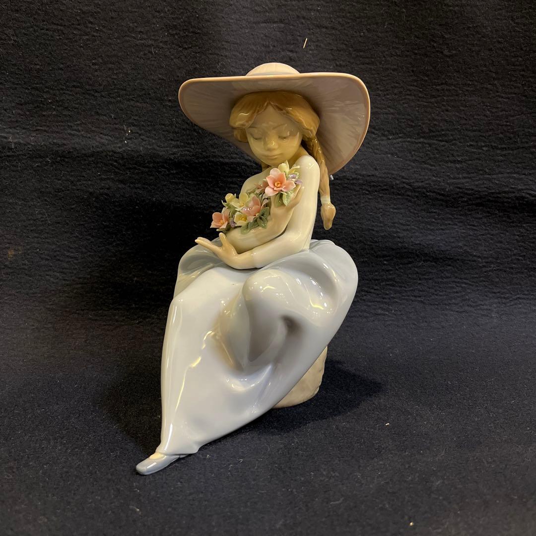 リヤドロ　花の香りに包まれて　フィギュリン　陶器　置物　人形　インテリア