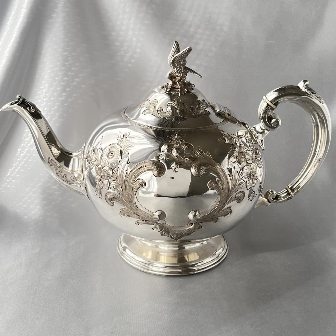 【Martin, Hall 】 イーグルのティーポット【シルバープレート】華麗！