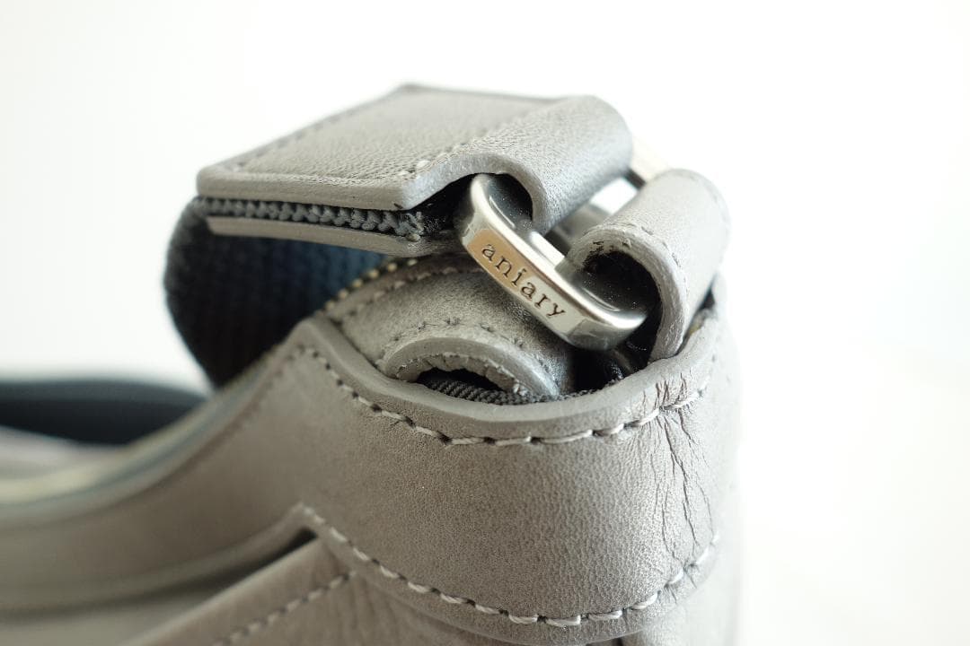 【美品】 aniary [アニアリ] ショルダーバッグ （ライトグレー）