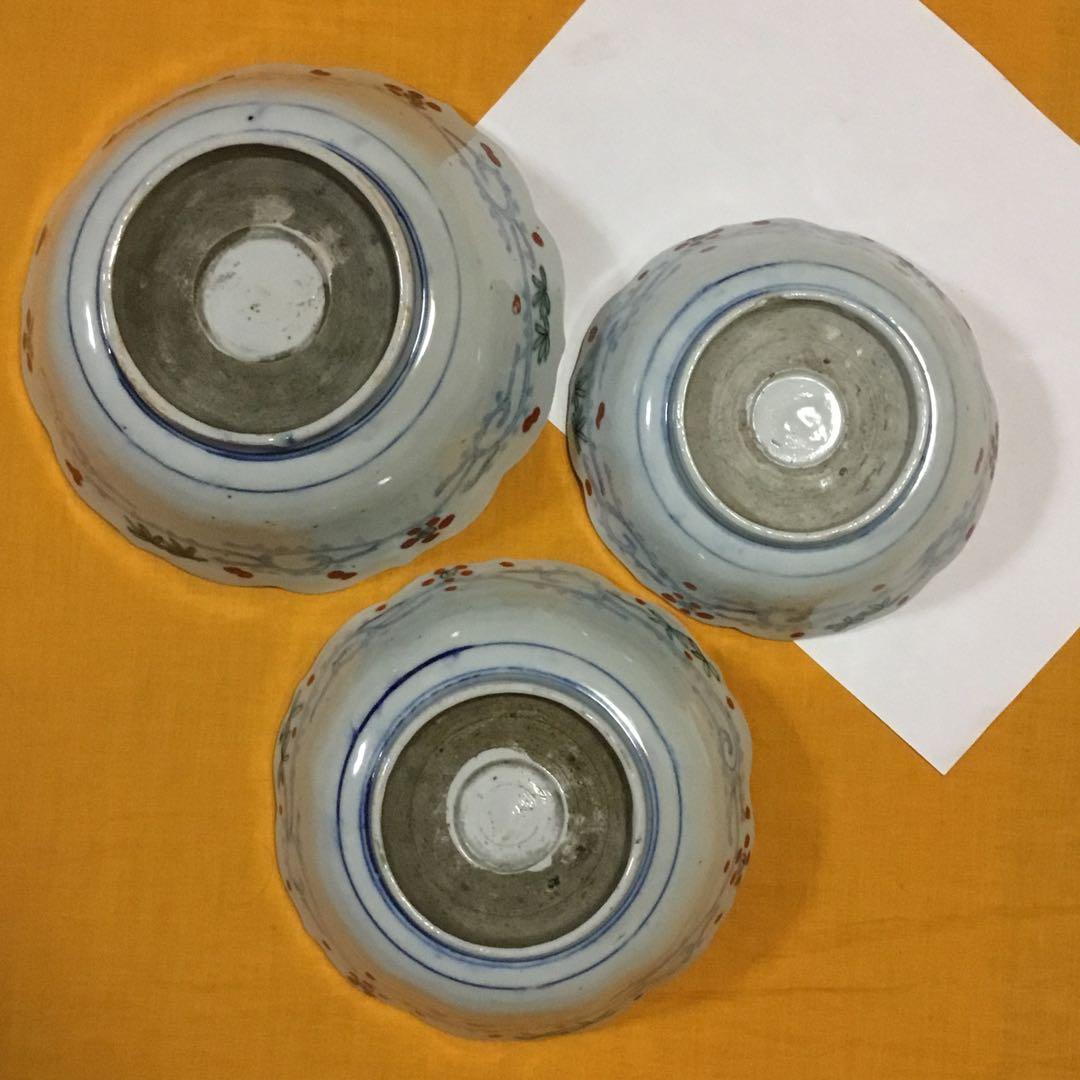 入れ子の色絵の鉢