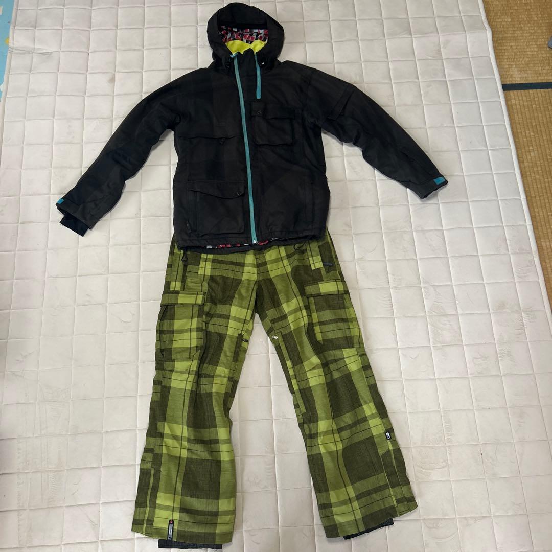 スノーボードウェア　Mサイズ 上:SUB 下:BONFIRE