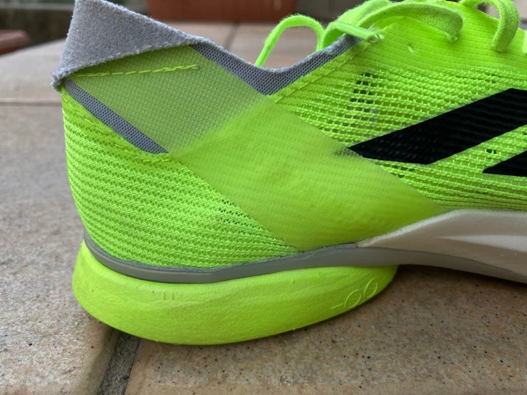 adidas 陸上 中距離用スパイク アディゼロアバンチ