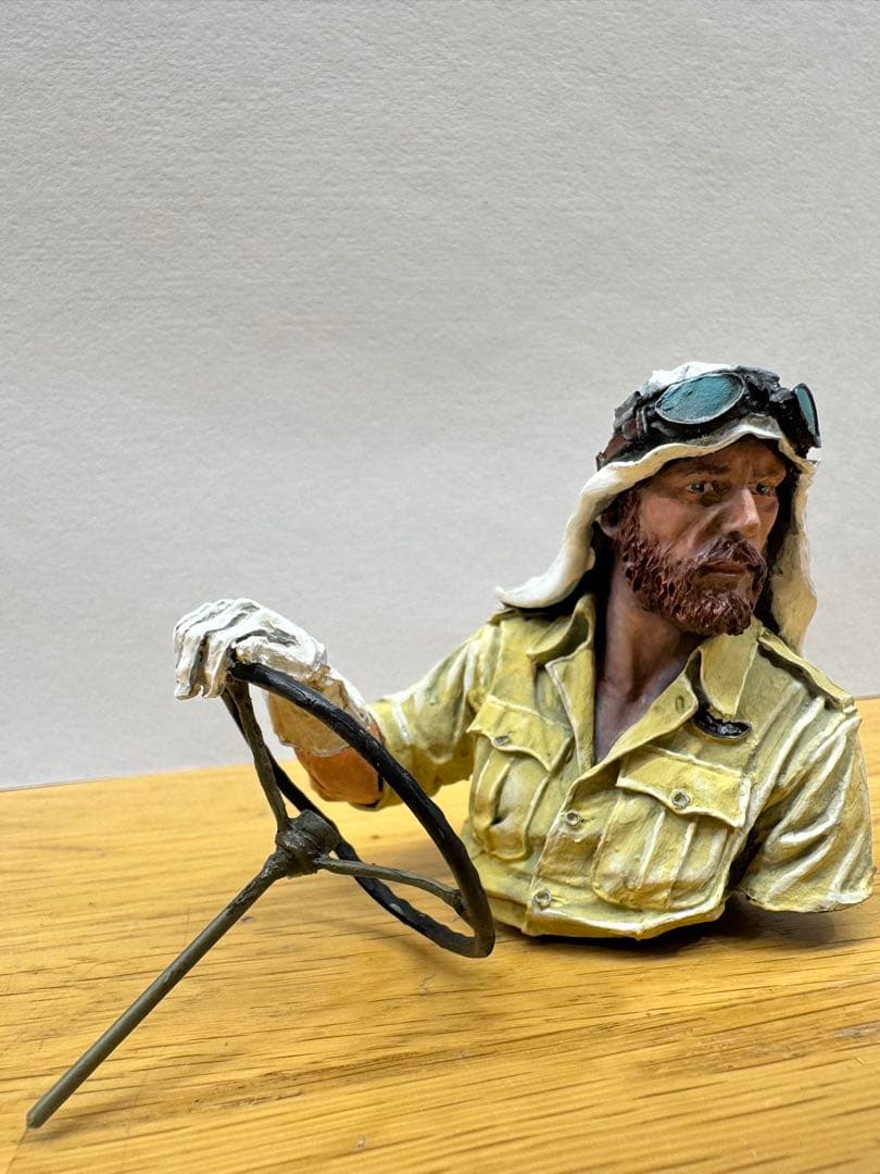 サファリ運転手 フィギュア1/10ケース付