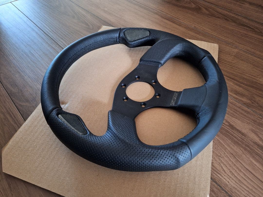 モモ　MOMO　ステアリング　中古　早い者勝ち　ジムニー