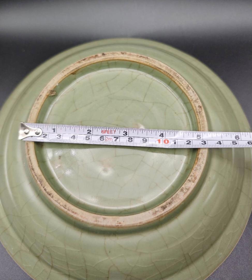 明時代　龍泉窯青磁花紋盤(E-31)