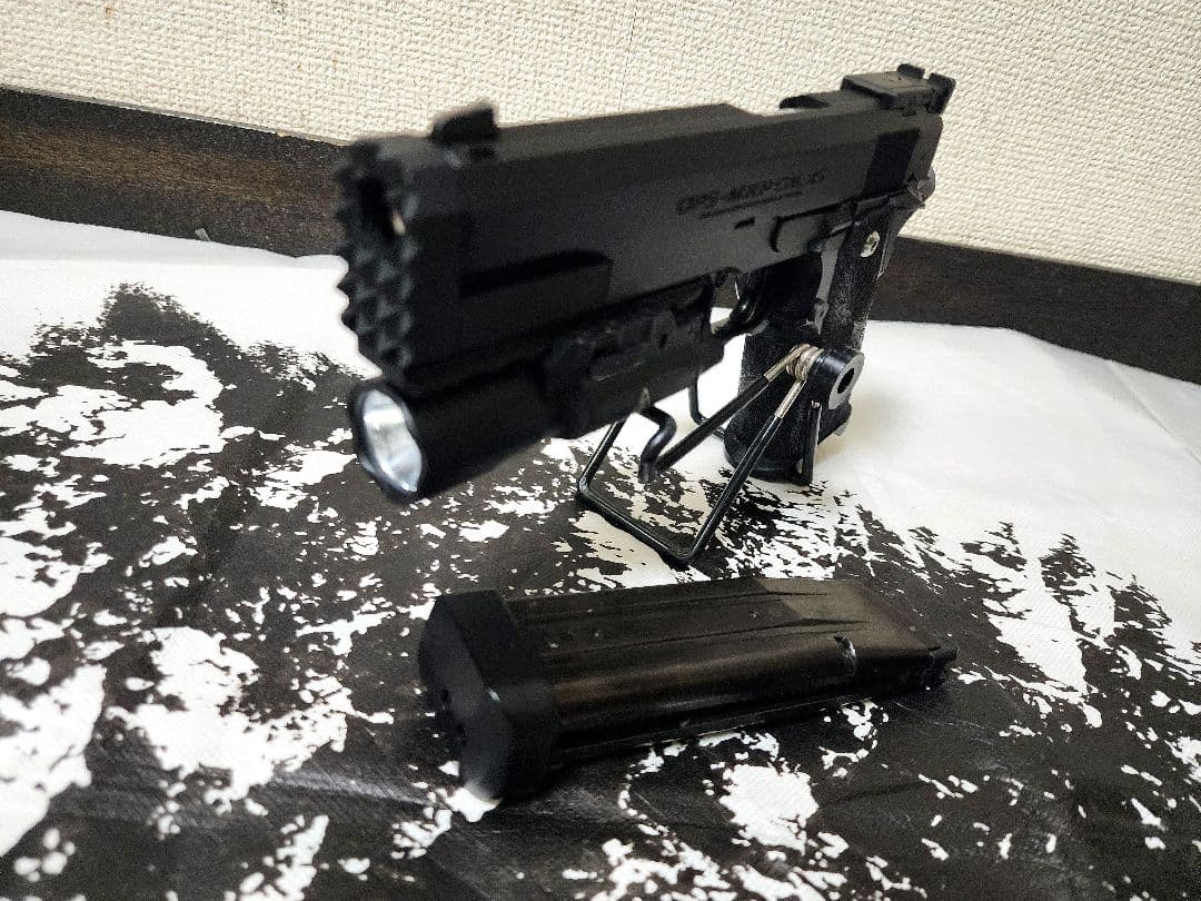 東京マルイ　ガスガン　 ハイキャパ5.1　ストライクカスタム　フラッシュライト付