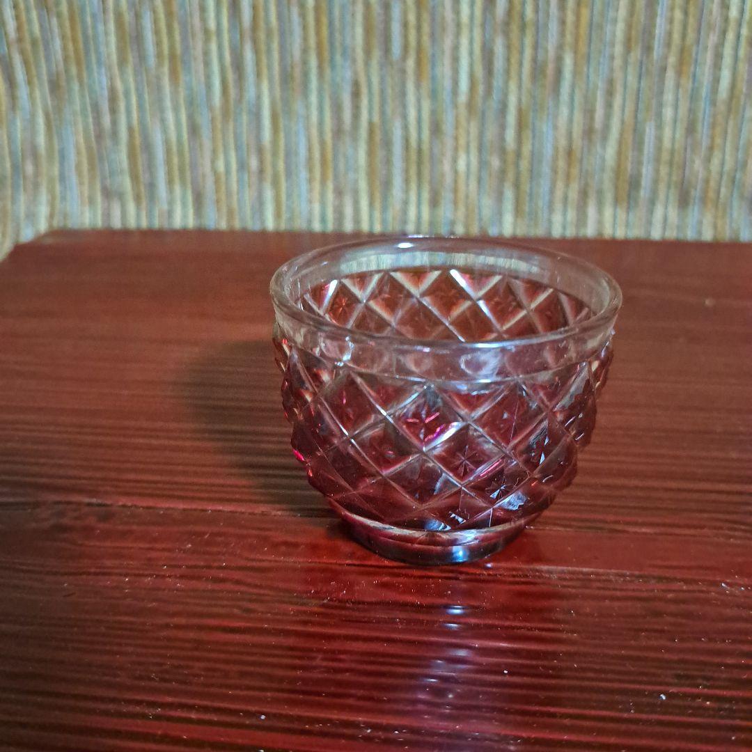 薩摩切子　赤いカットガラスの盃です。