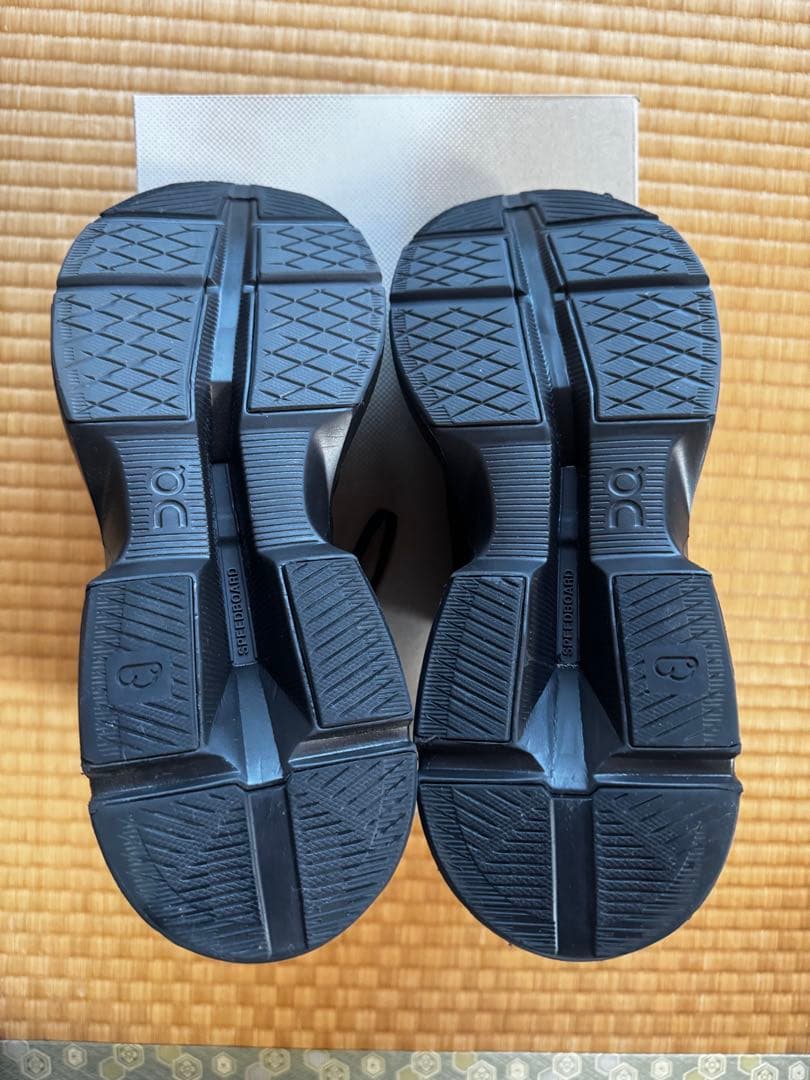 On（オン）Cloudpulse サイズ8（26㎝）