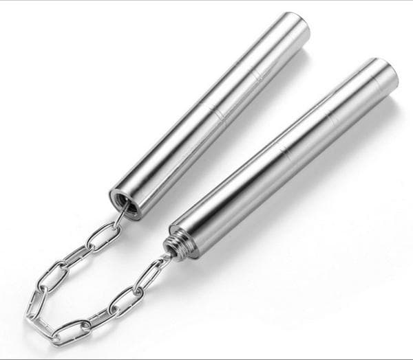 E武具 四種 ①09ヌンチャク、②030501丸サイ、⓷04九節鞭 ④模造刀