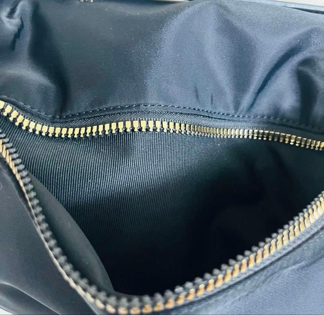 ペシンシャ メタルファスナー ショルダーバッグ ボディバッグ　ナイロン