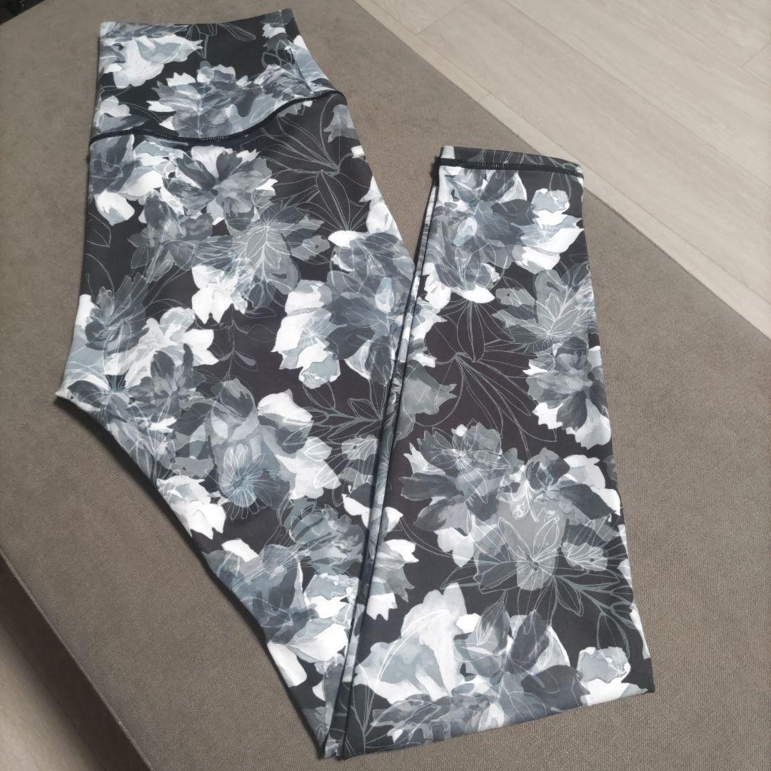 SUKALAブラックフラワーヨガウェア　ブラとレギンス Sサイズ