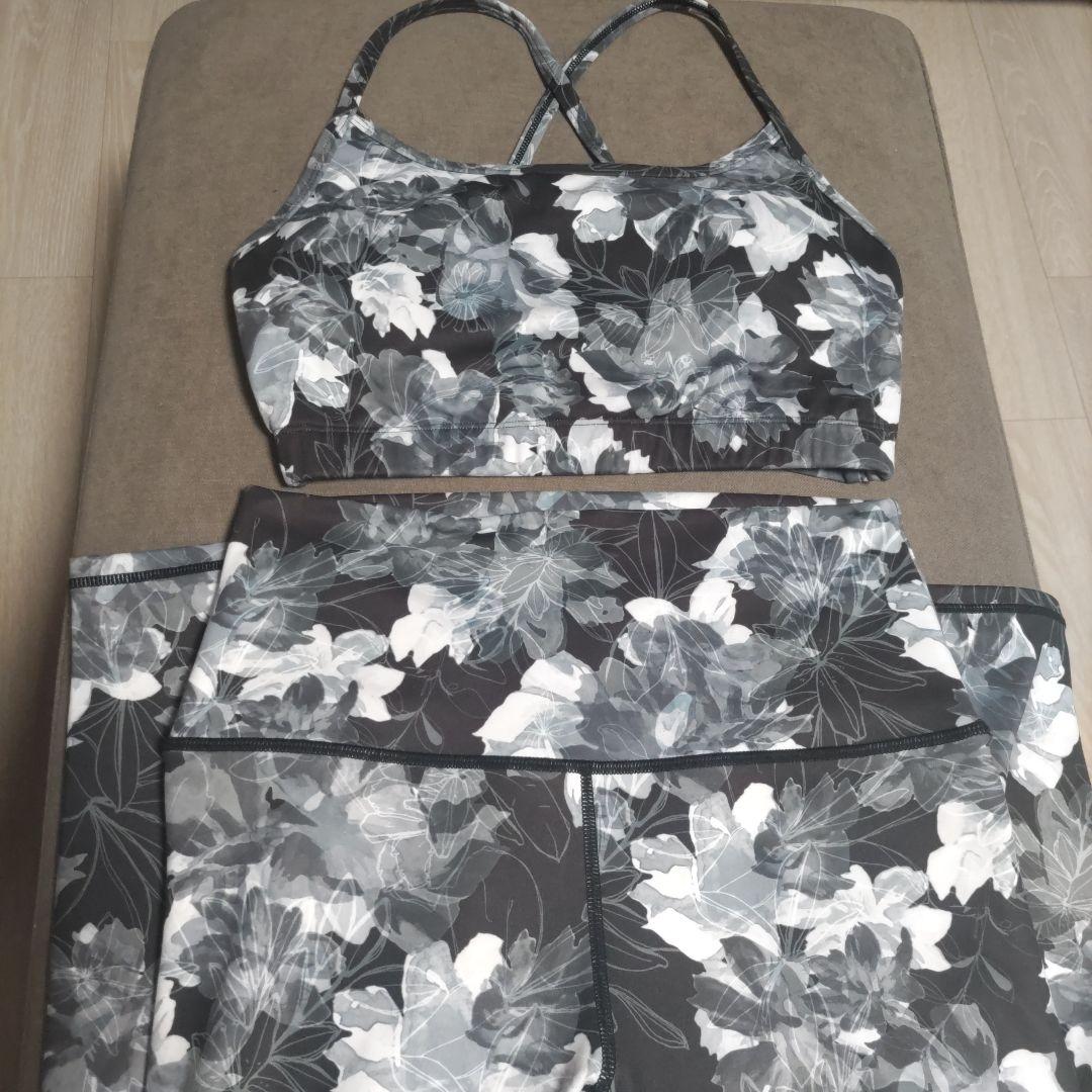 SUKALAブラックフラワーヨガウェア　ブラとレギンス Sサイズ
