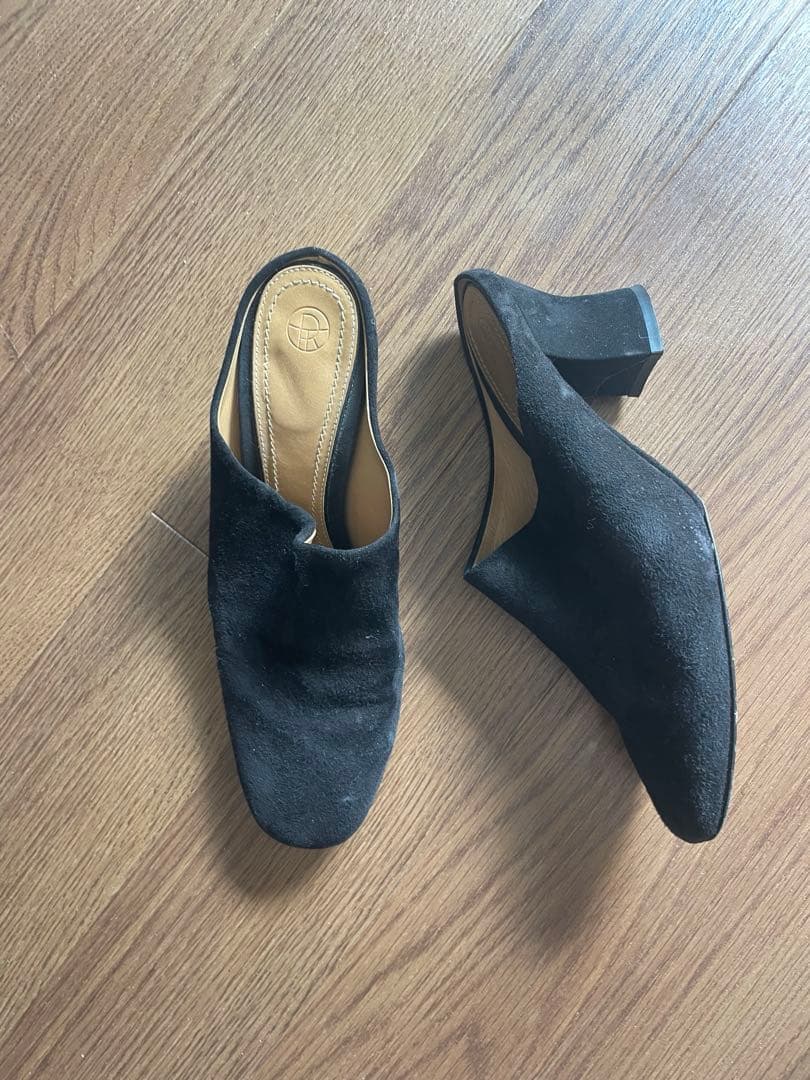 The Row ブラックスエードミュール