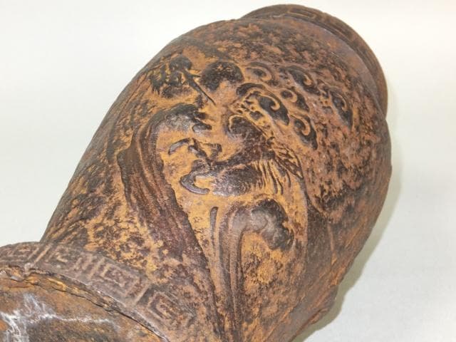 時代古鉄 華道具 在銘 花器 壺『荒膚地浮彫雲龍雷文　壱対』1128O