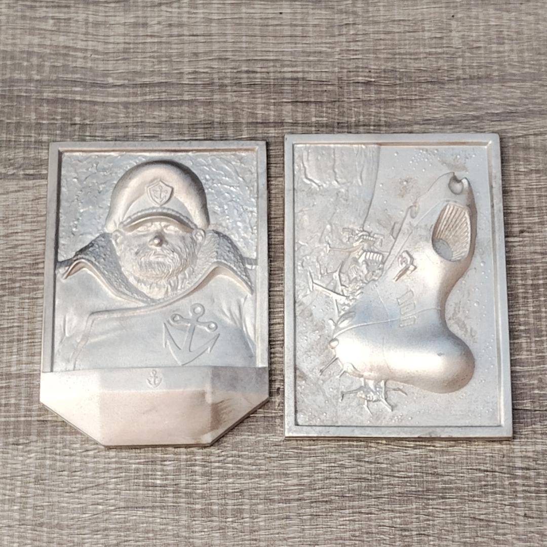 【グッズ】 宇宙戦艦ヤマト 沖田艦長 金属彫刻 レリーフ レア 希少 銀色 人気