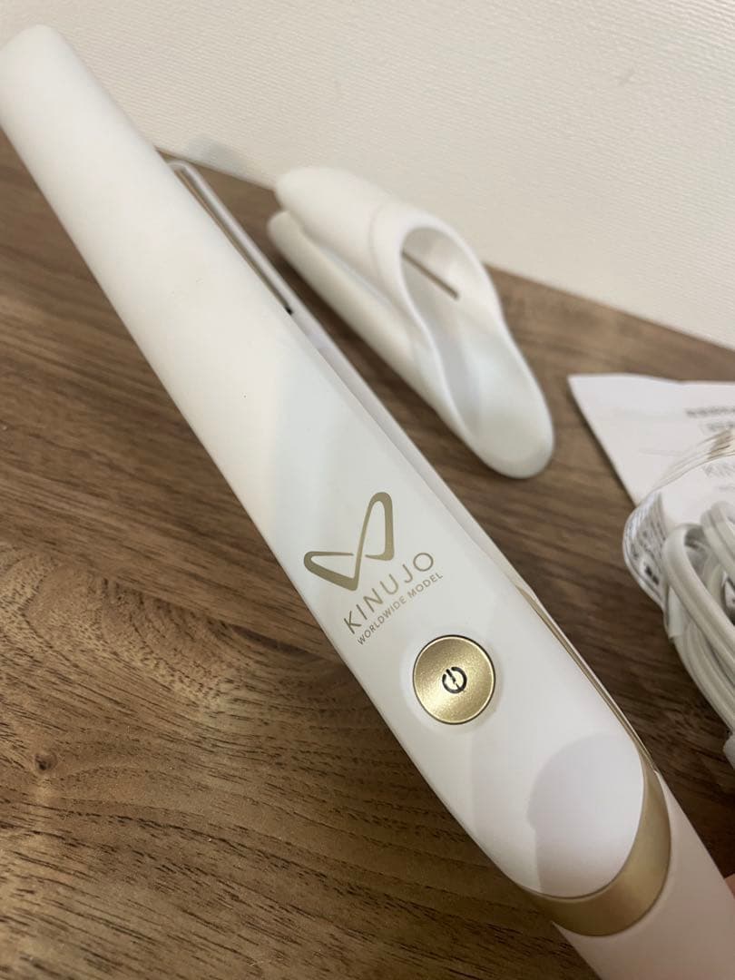 【未使用】kinujo キヌジョ絹女　DS200 ストレートヘアアイロン海外対応