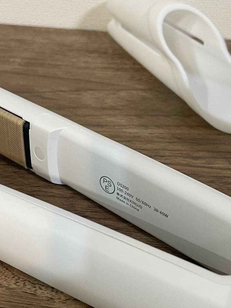 【未使用】kinujo キヌジョ絹女　DS200 ストレートヘアアイロン海外対応