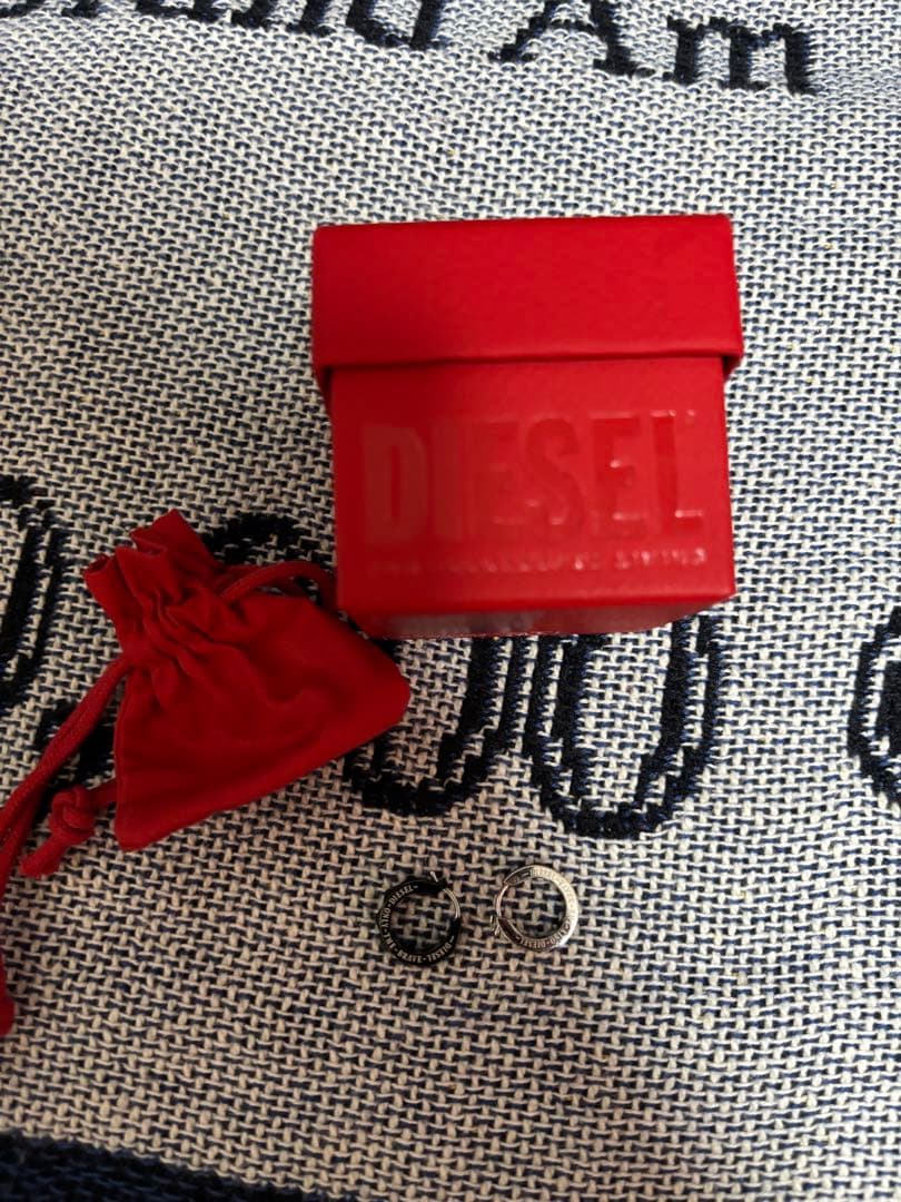 DIESEL メタルピアス シルバー/ブラック　両耳セット