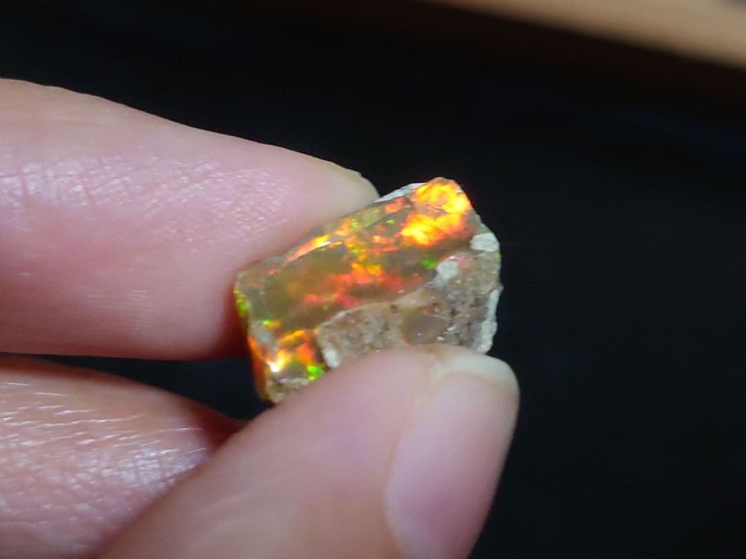 エチオピアウェロ産　オパール　ジュエリーグレード　 原石 鉱物標本