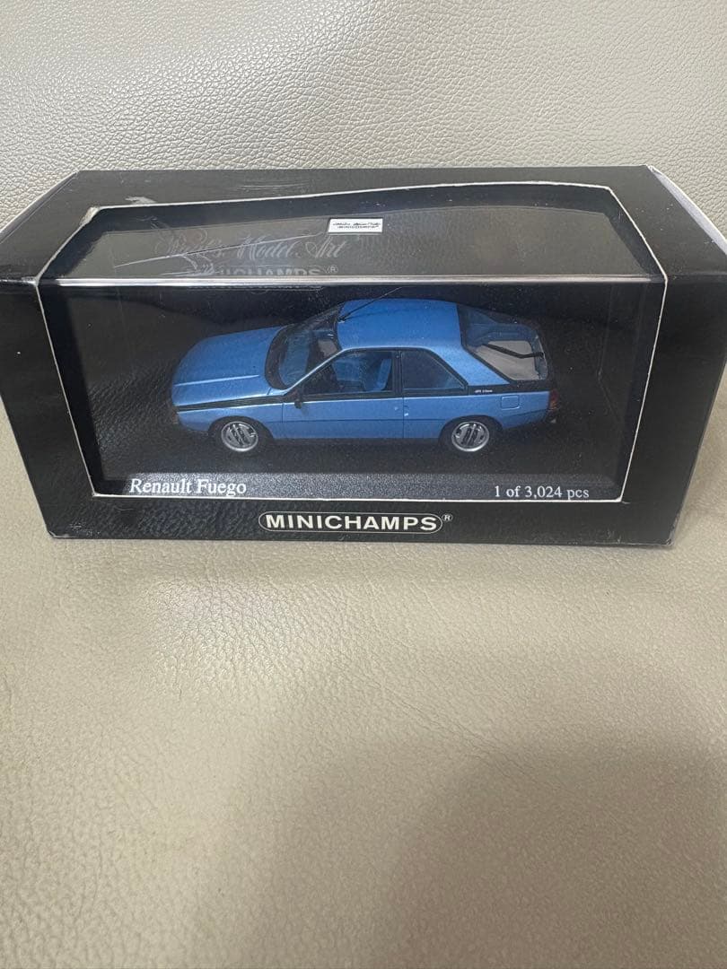 MINICHAMPS Renault Fuego 1980 青メタリック
