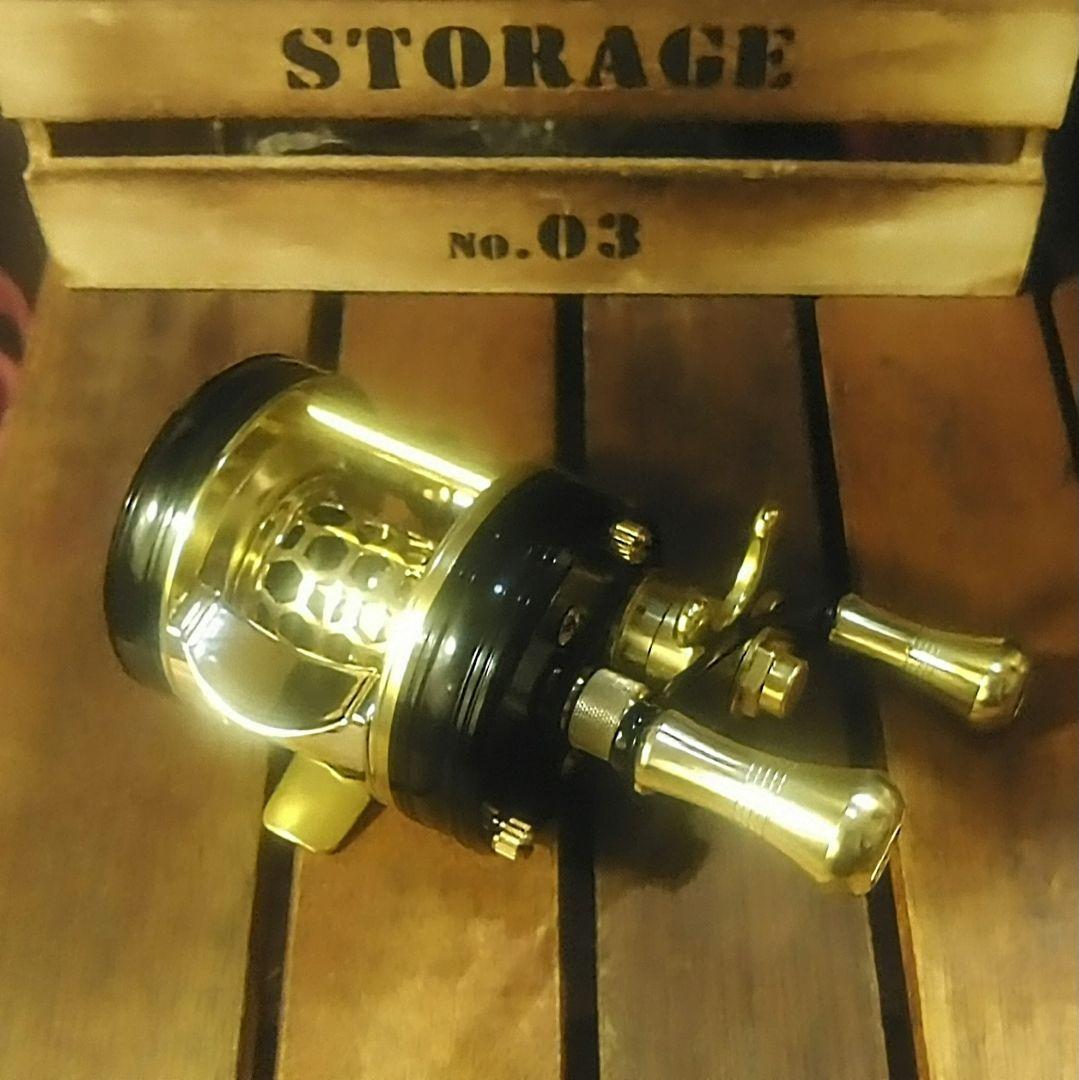 BULS1510C 丸型ベイトリール 右ハンドル　ブラック・ゴールド