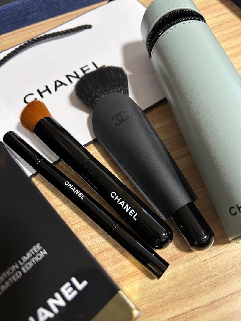 レ パンソー ドゥ シャネル　131 キャヴァリエ　スウェル　ブラシセット