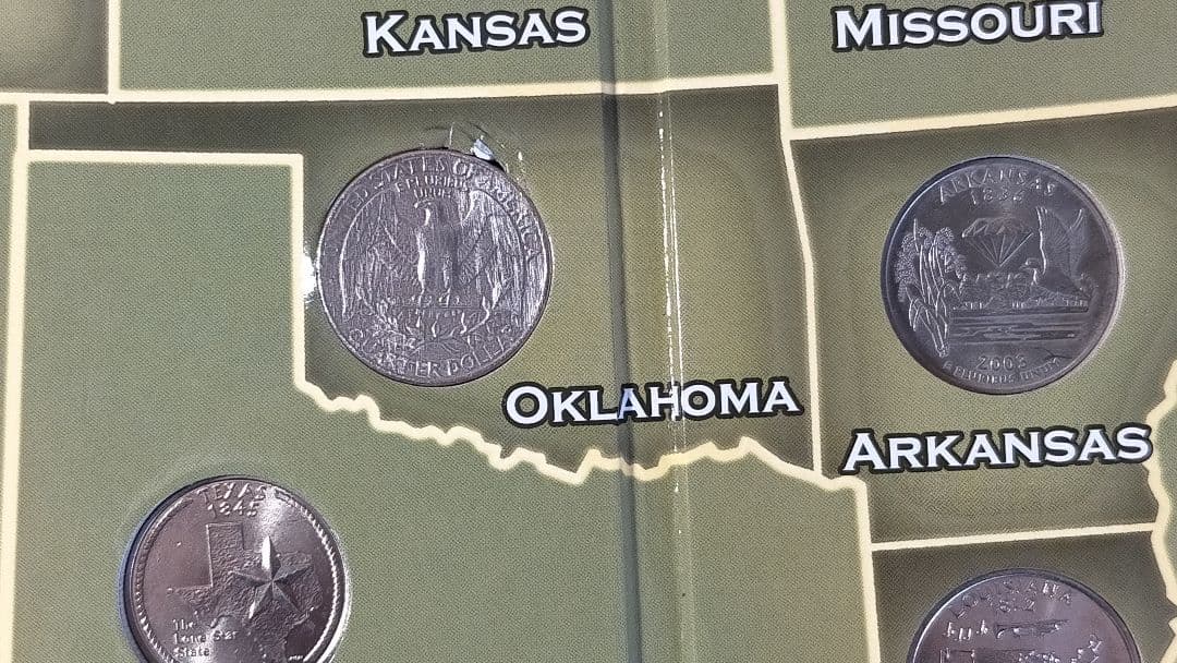 ♥♥。アメリカ25セントクォーター50州記念アルバム(56枚在中)。