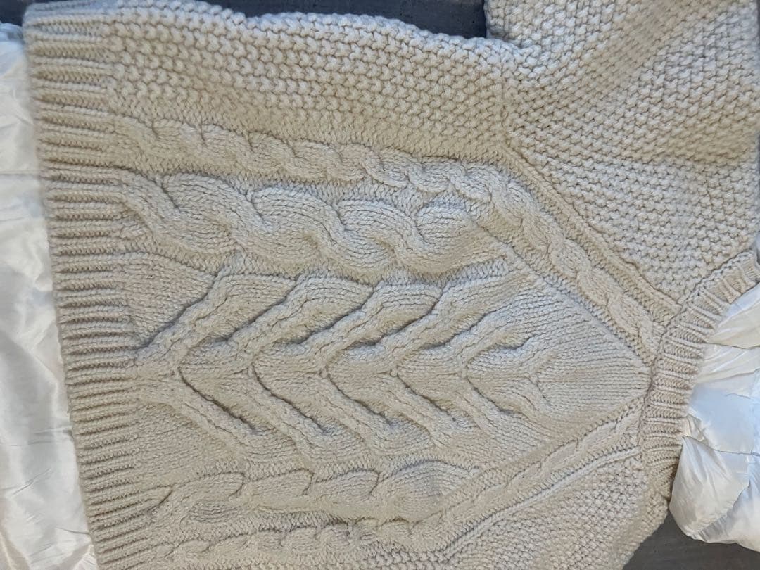 Moncler モンクレール　フードつきニットとダウンのコンビカーディガン