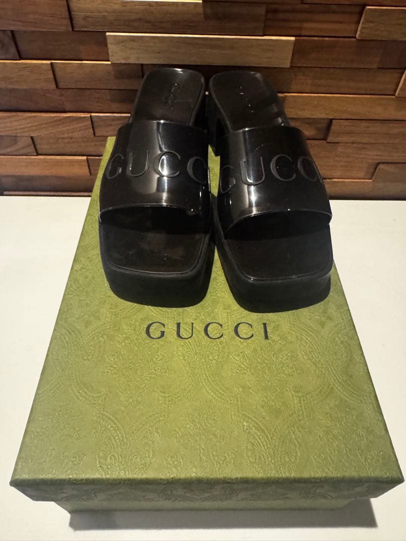 GUCCI ブラックサンダル ヒール付き 箱付き